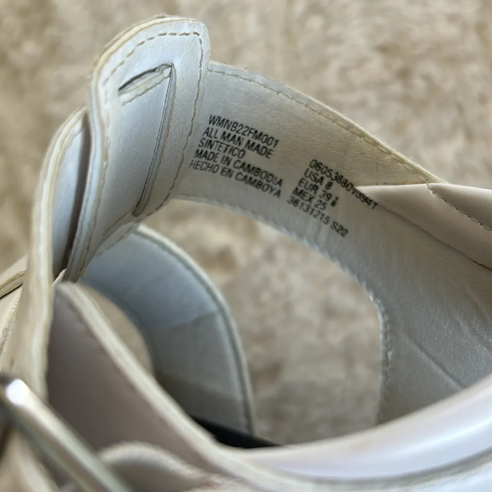 White and black chunky buckle sandals, size 8 - Picture 7 of 8